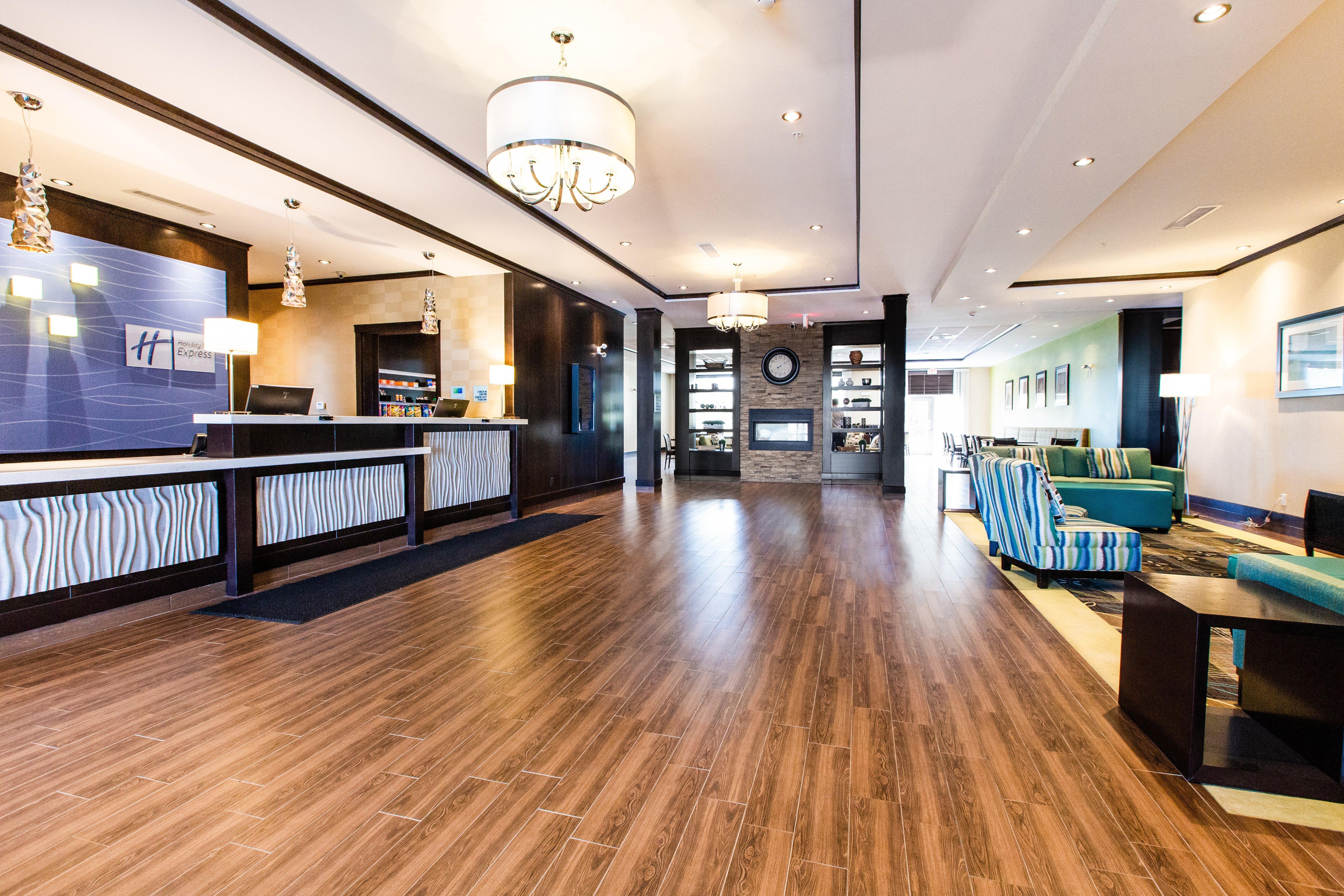 Holiday Inn Express & Suites Spruce Grove - Stony Plain By Ihg Bagian luar foto