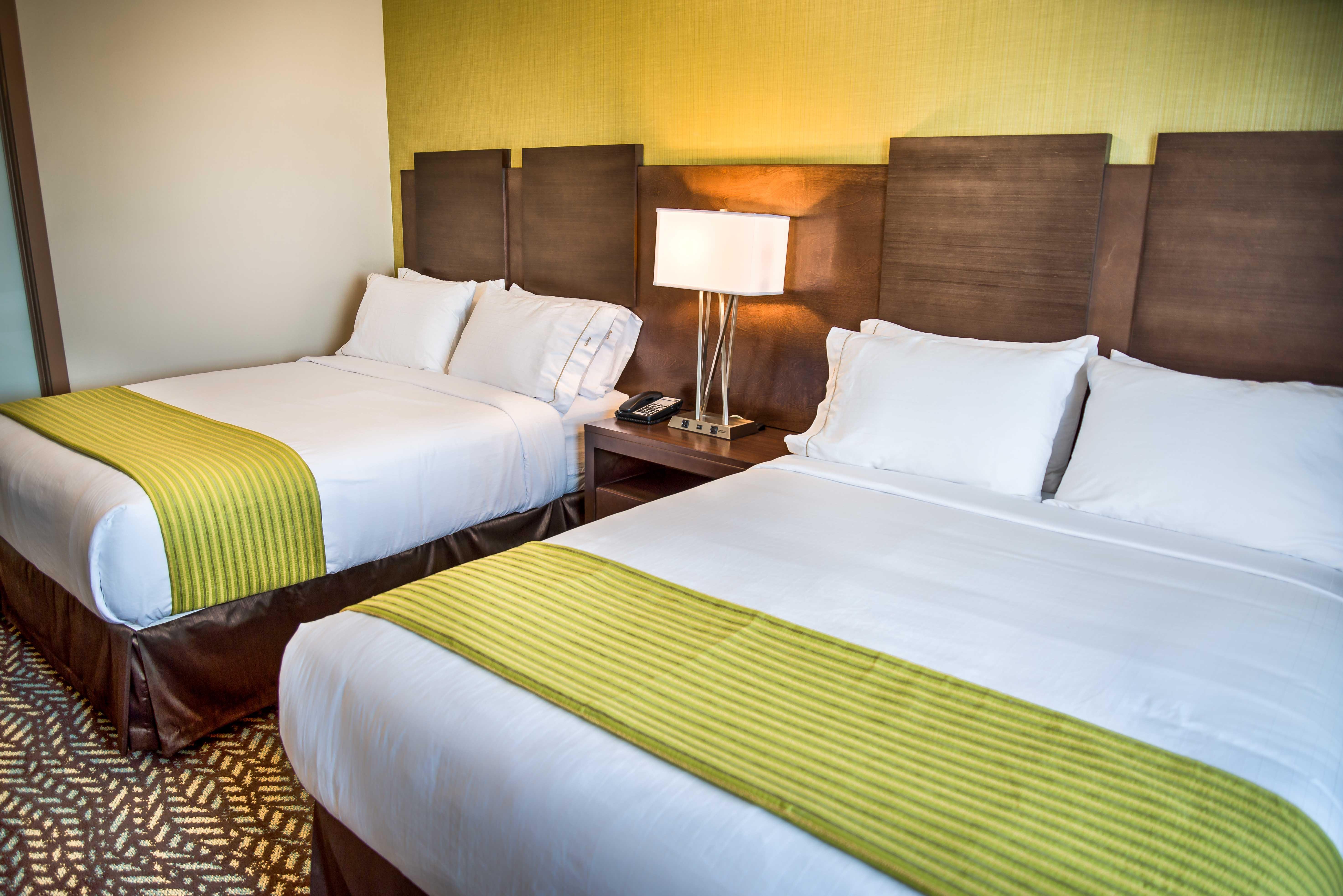 Holiday Inn Express & Suites Spruce Grove - Stony Plain By Ihg Bagian luar foto