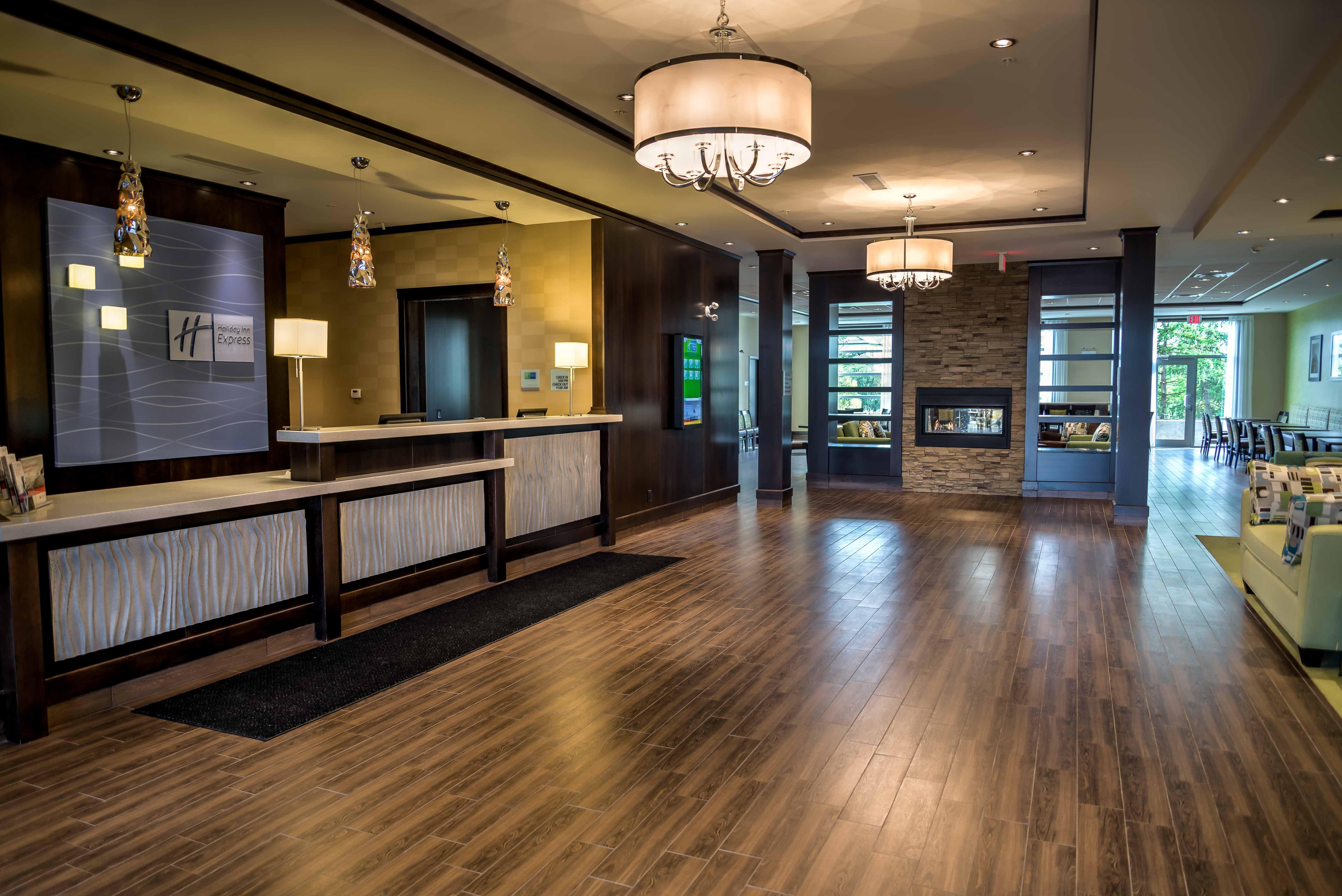 Holiday Inn Express & Suites Spruce Grove - Stony Plain By Ihg Bagian luar foto