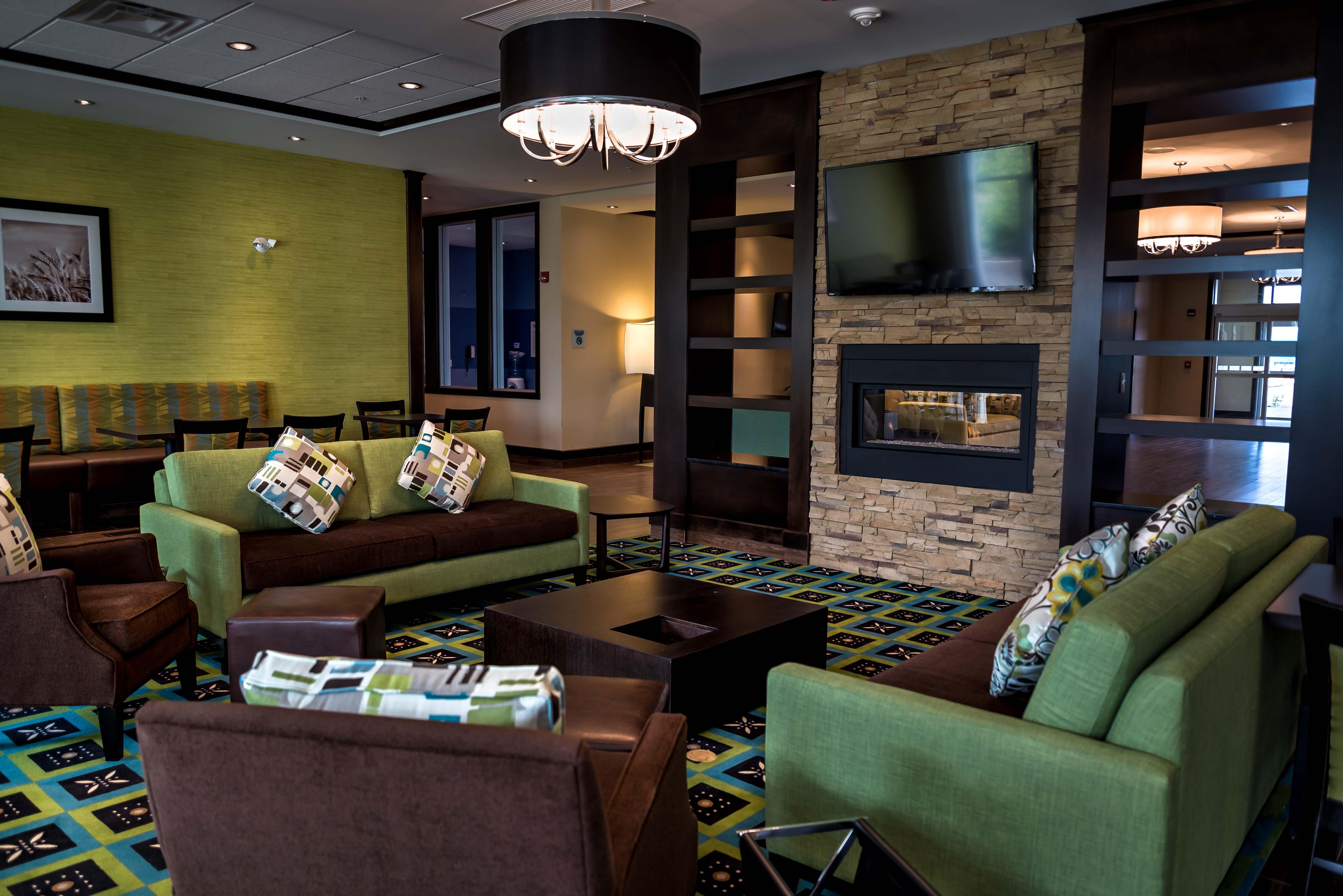 Holiday Inn Express & Suites Spruce Grove - Stony Plain By Ihg Bagian luar foto